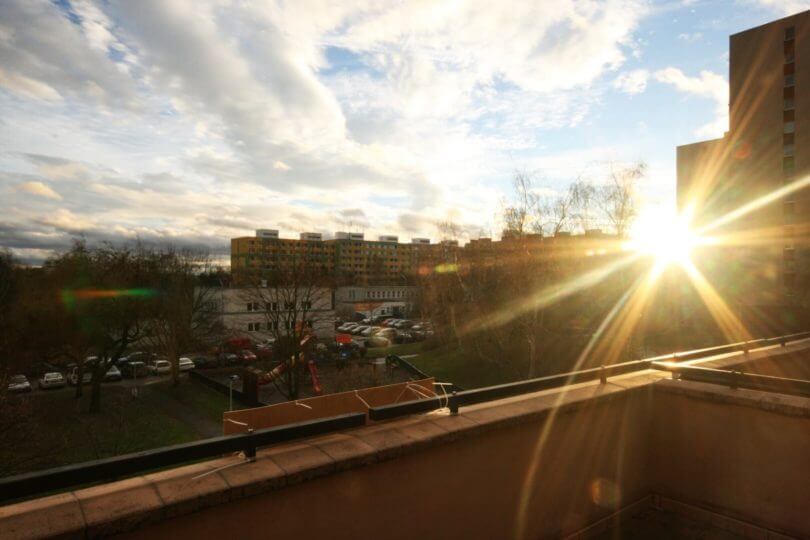 výhled z terasy na zapadající slunce