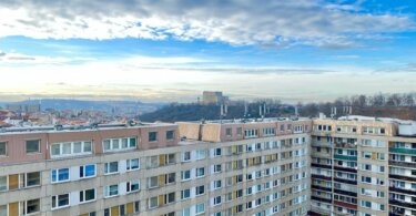výhled na Prahu, Vítkov a panelové domy
